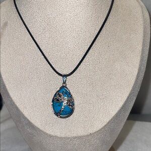 Elegant Blue Pendant Necklace